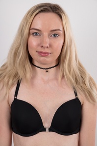 7. Download full pics of Jana (23) from czechcasting.com