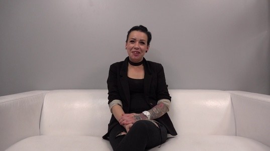 1. Download full pics of Veronika (31) from czechcasting.com