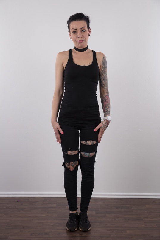 2. Download full pics of Veronika (31) from czechcasting.com