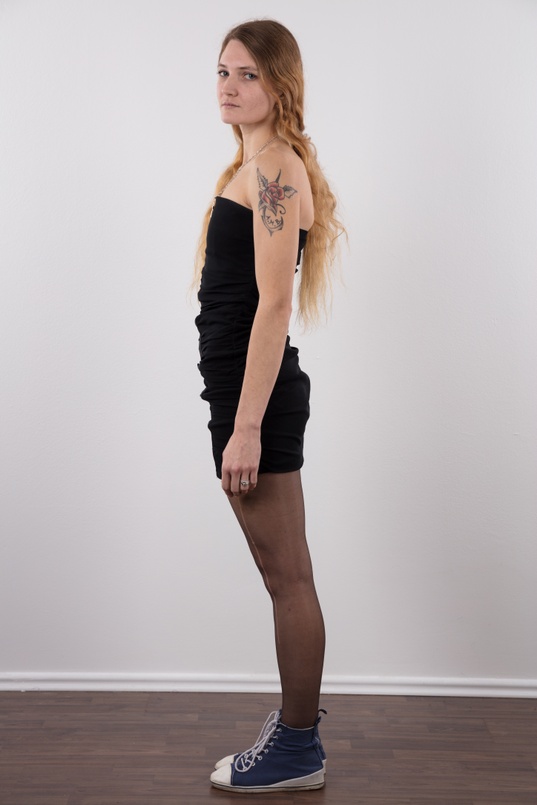 4. Download full pics of Lenka (29) from czechcasting.com