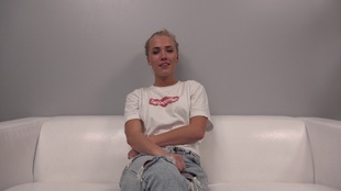 1. Download full pics of Rozalie (21) from czechcasting.com