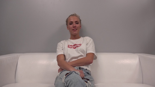 1. Download full pics of Rozalie (21) from czechcasting.com