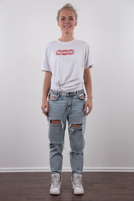 2. Download full pics of Rozalie (21) from czechcasting.com