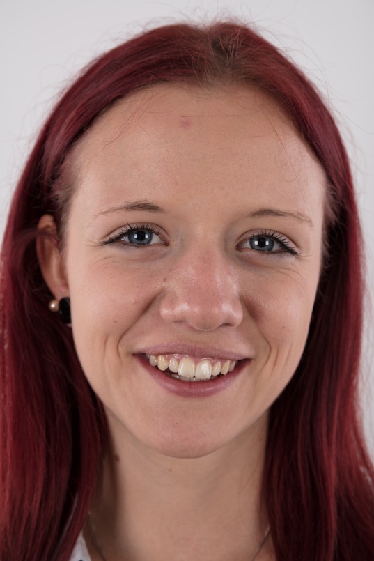 1. Download full pics of Natalie (19) from czechcasting.com