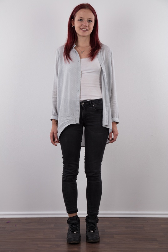 2. Download full pics of Natalie (19) from czechcasting.com