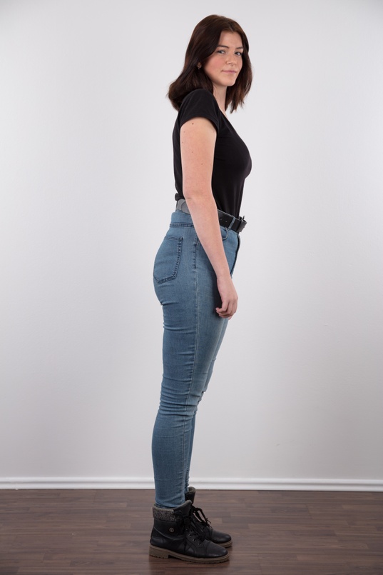 3. Download full pics of Sandy (18) from czechcasting.com