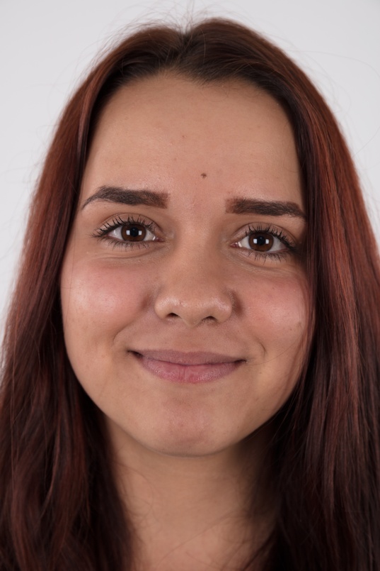 1. Download full pics of Karolina (23) from czechcasting.com