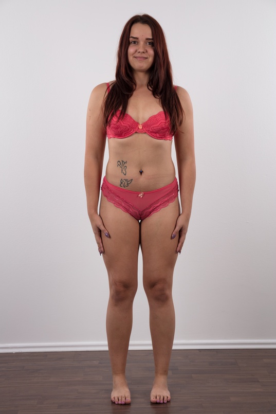 4. Download full pics of Karolina (23) from czechcasting.com