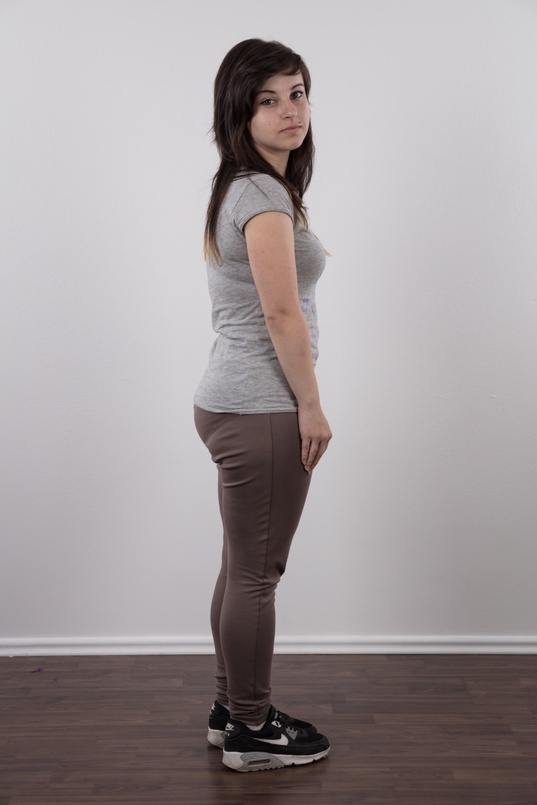 1. Download full pics of Irena (24) from czechcasting.com