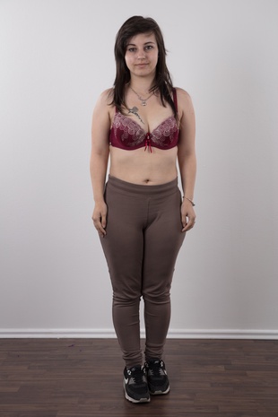 4. Download full pics of model Irena (24) from czechcasting.com
