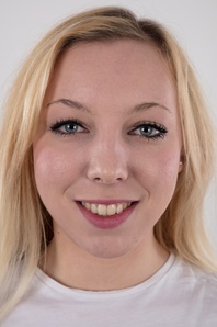 1. Download full pics of Eva (20) from czechcasting.com