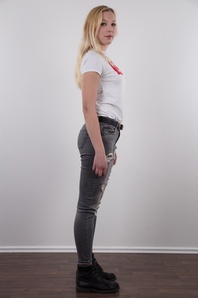 3. Download full pics of Eva (20) from czechcasting.com