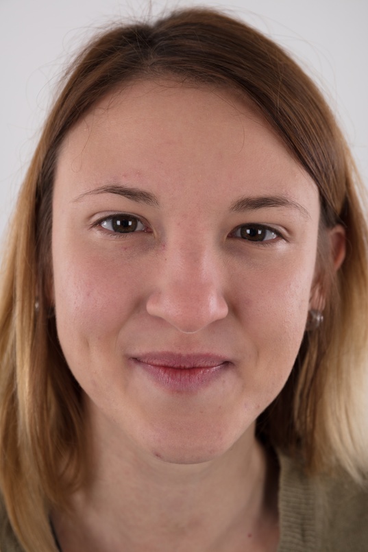 1. Download full pics of Tatana (21) from czechcasting.com