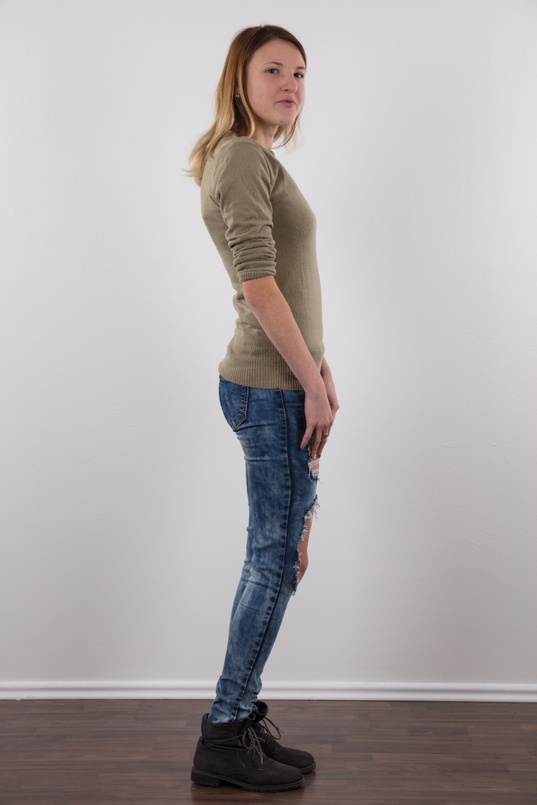 3. Download full pics of Tatana (21) from czechcasting.com