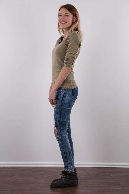 4. Download full pics of Tatana (21) from czechcasting.com