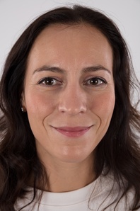 1. Download full pics of Jarka (34) from czechcasting.com