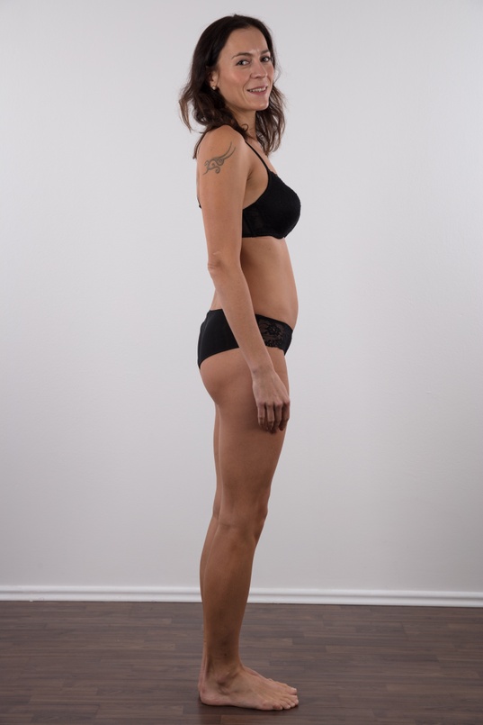 5. Download full pics of Jarka (34) from czechcasting.com