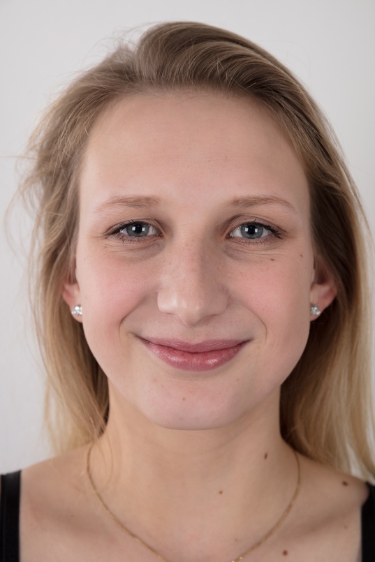 1. Download full pics of Kristyna (18) from czechcasting.com