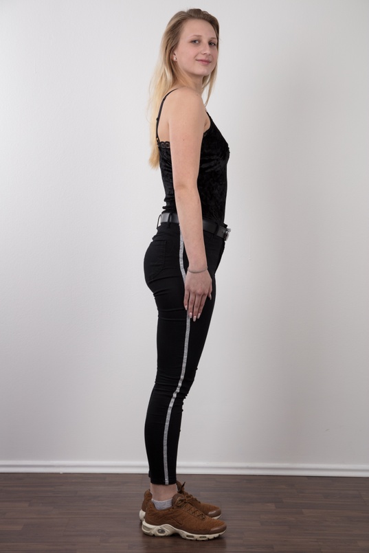 3. Download full pics of Kristyna (18) from czechcasting.com