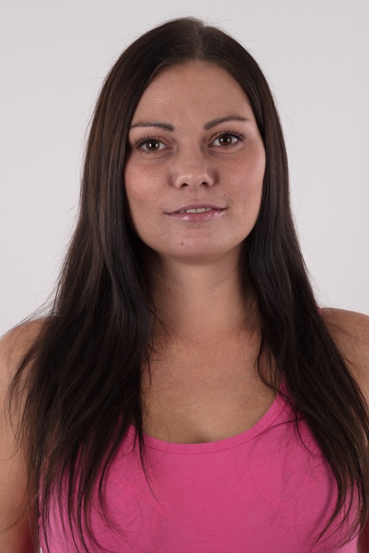 1. Download full pics of Simona (29) from czechcasting.com