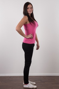 3. Download full pics of Simona (29) from czechcasting.com