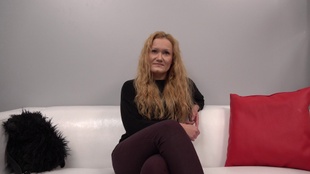 1. Download full pics of Viktorie (32) from czechcasting.com