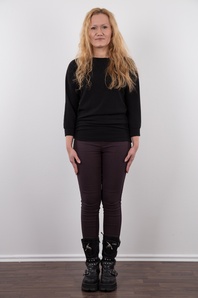 2. Download full pics of Viktorie (32) from czechcasting.com