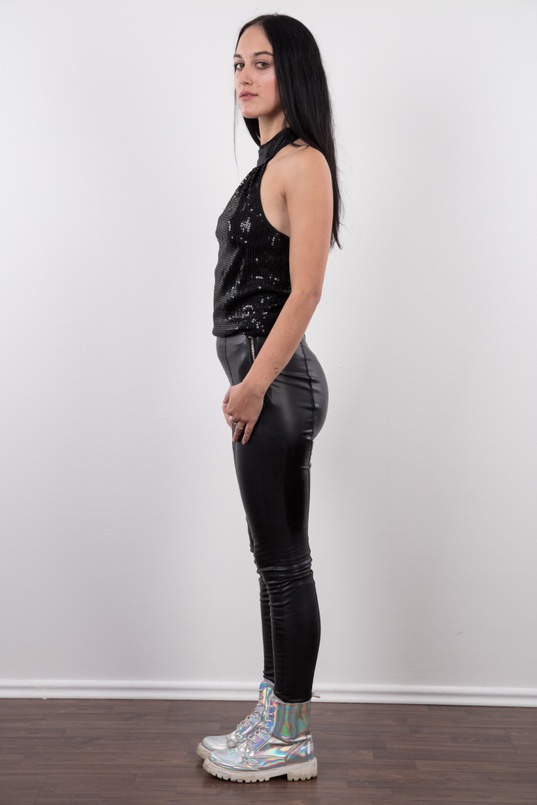 4. Download full pics of Lucie (19) from czechcasting.com