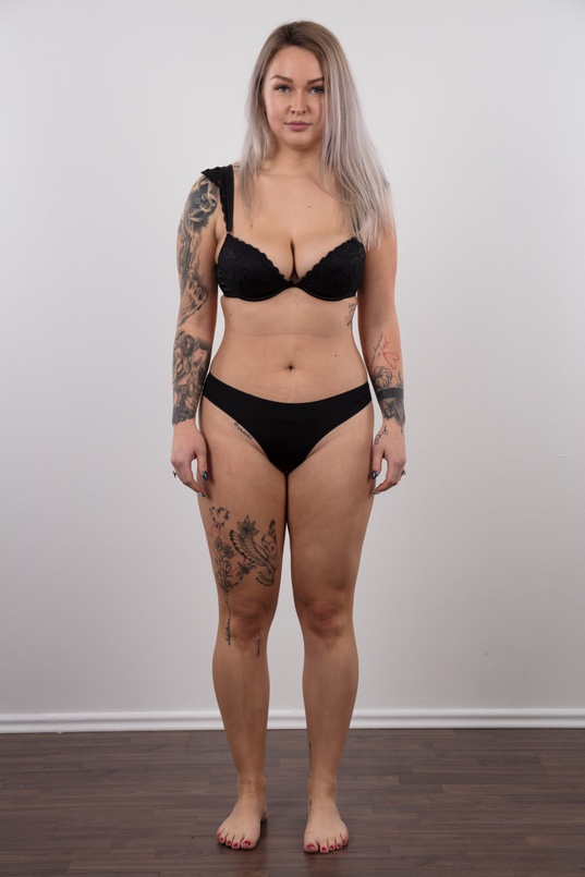 5. Download full pics of Kristyna (22) from czechcasting.com