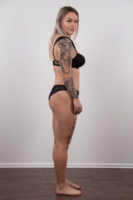 6. Download full pics of Kristyna (22) from czechcasting.com