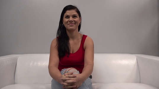 1. Download full pics of Jana (33) from czechcasting.com