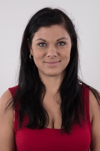 1. Download full pics of Jana (33) from czechcasting.com