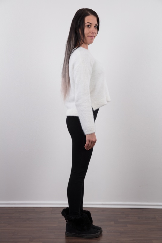 3. Download full pics of Drahomira (27) from czechcasting.com