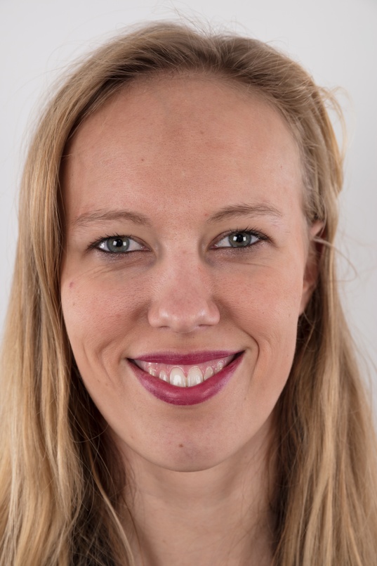 1. Download full pics of Misa (25) from czechcasting.com