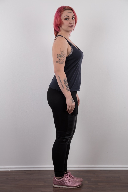 1. Download full pics of Kristyna (21) from czechcasting.com