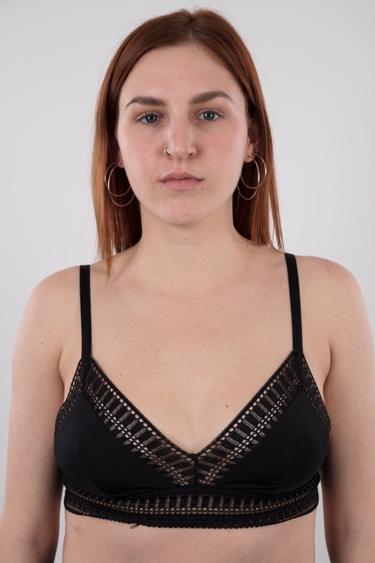 6. Download full pics of Klara (21) from czechcasting.com