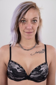 4. Download full pics of Anna (24) from czechcasting.com