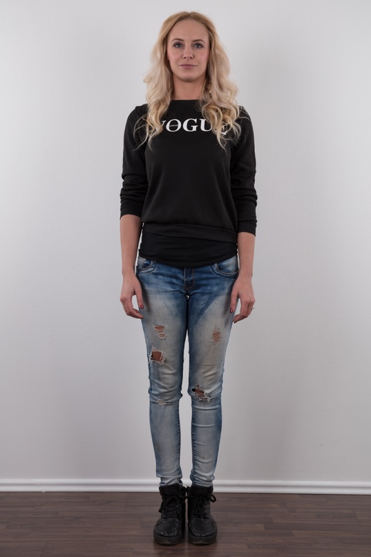 2. Download full pics of Andrea (29) from czechcasting.com