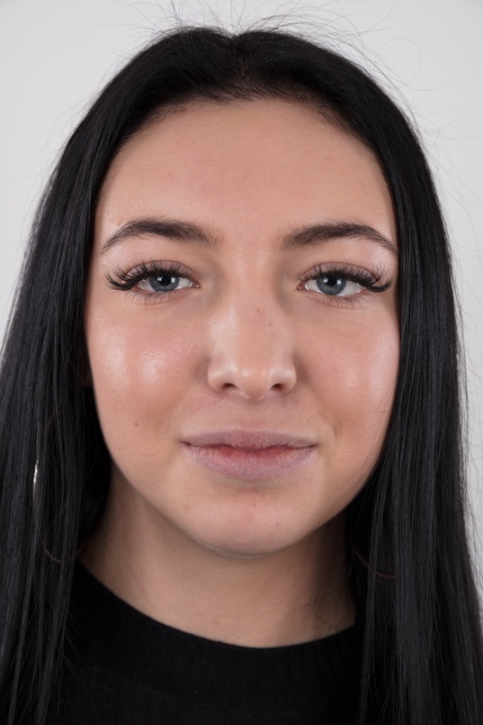 1. Download full pics of Veronika (21) from czechcasting.com