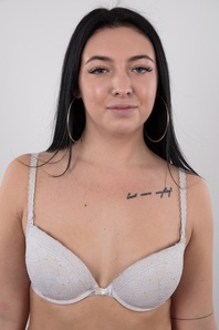 5. Download full pics of Veronika (21) from czechcasting.com