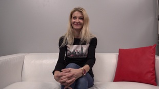 1. Download full pics of Petra (31) from czechcasting.com