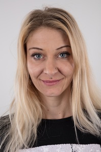 1. Download full pics of Petra (31) from czechcasting.com