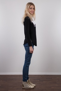 3. Download full pics of Petra (31) from czechcasting.com