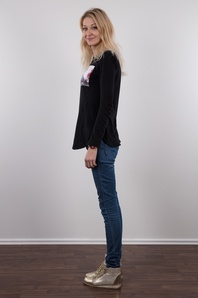 4. Download full pics of Petra (31) from czechcasting.com