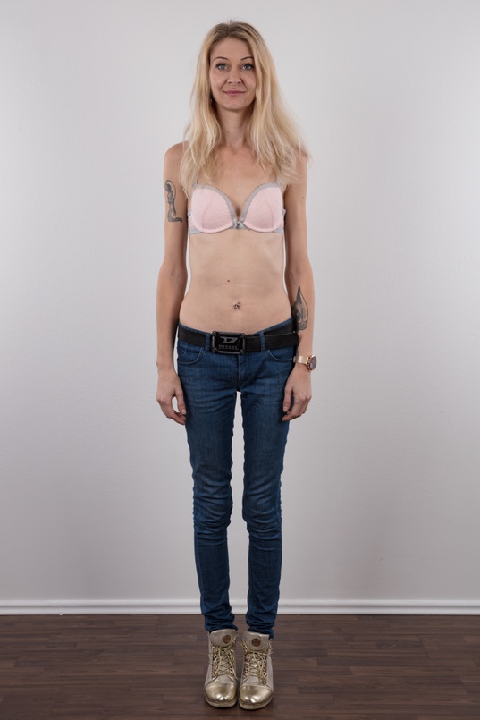 5. Download full pics of Petra (31) from czechcasting.com