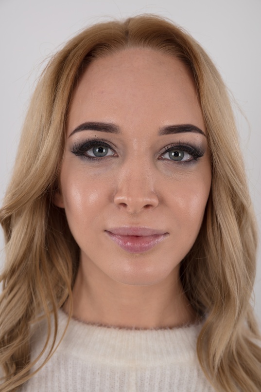 1. Download full pics of Tatiana (20) from czechcasting.com