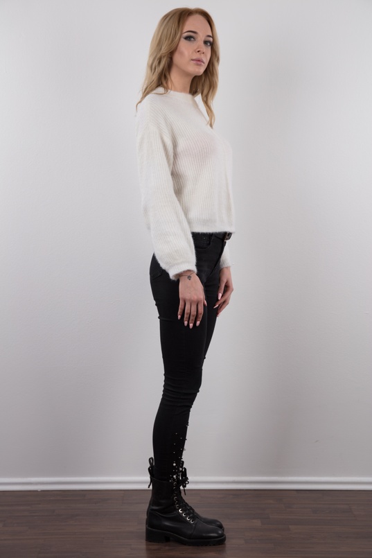 3. Download full pics of Tatiana (20) from czechcasting.com