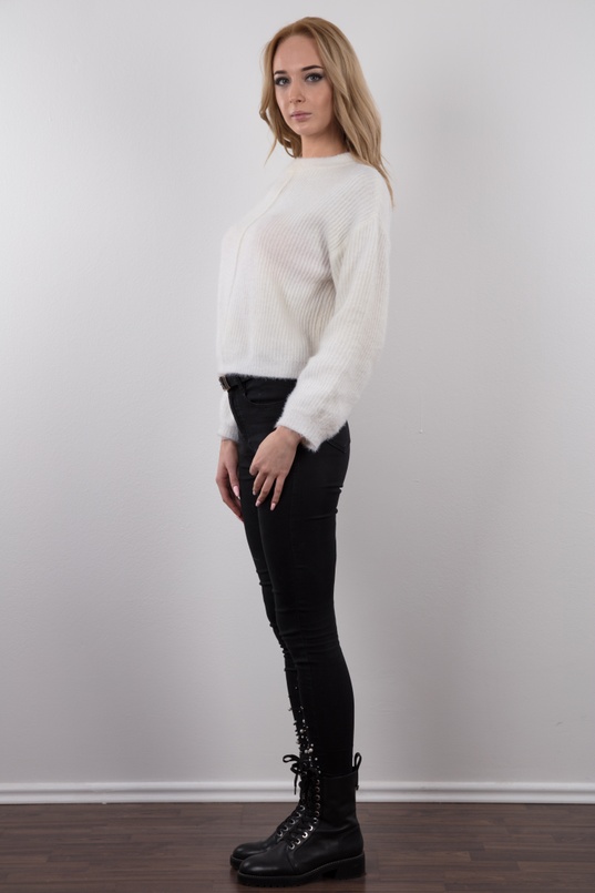 4. Download full pics of Tatiana (20) from czechcasting.com