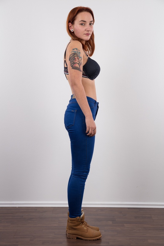 4. Download full pics of Nikola (20) from czechcasting.com