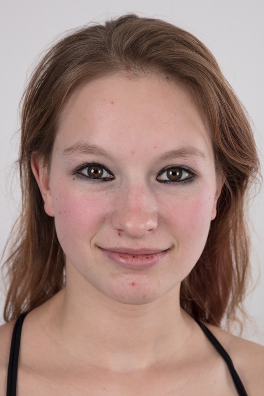 1. Download full pics of Kristyna (18) from czechcasting.com